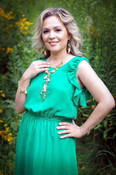 Enchanted Garden jewellery set on a model