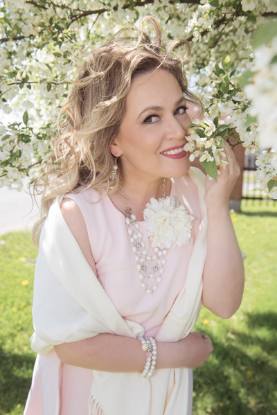 Floral Elegance jewellery set on a model