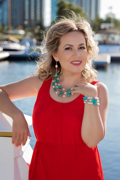 Turquoise Seastar jewellery set on a model