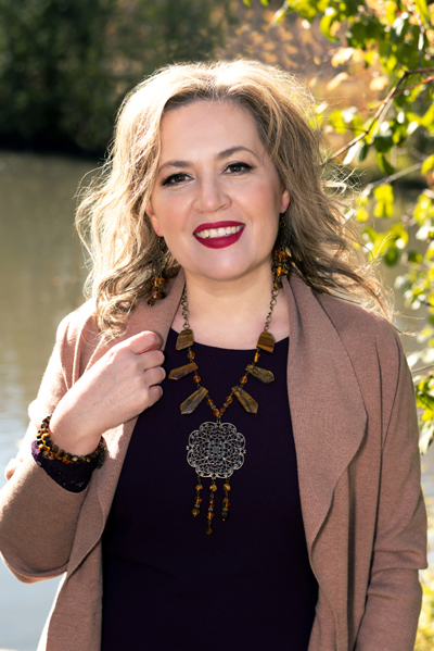 Amber Autumn jewellery set shown on a model